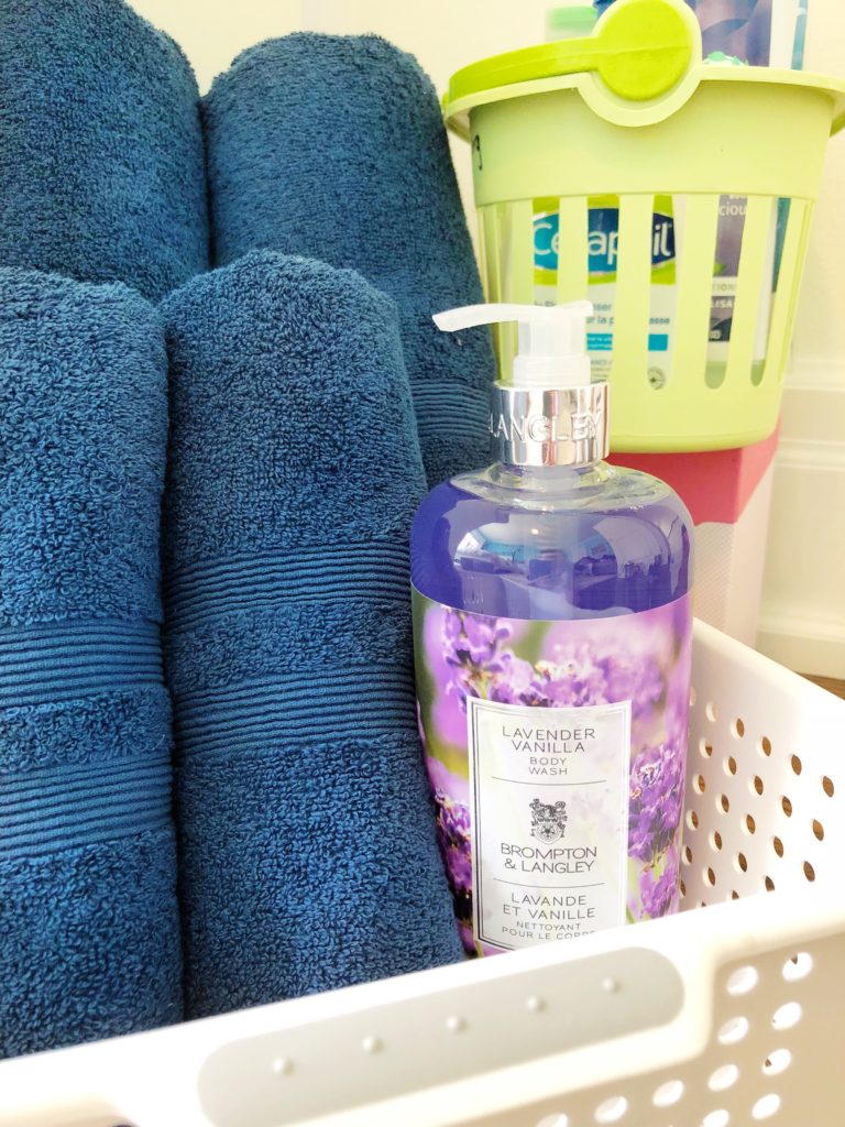 Dark towels and a shower caddy are practical