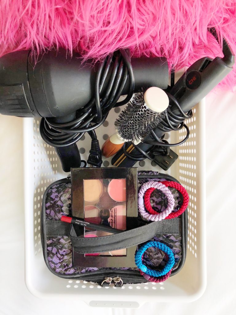 Keeping beauty accessories tidy