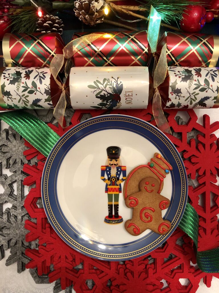 Gift Guide: Holiday Themed Home and Tableware