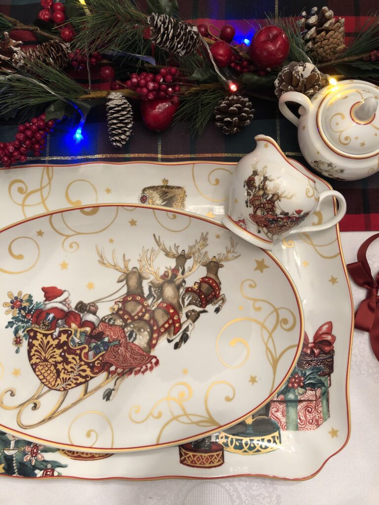 Christmas-themed Tableware